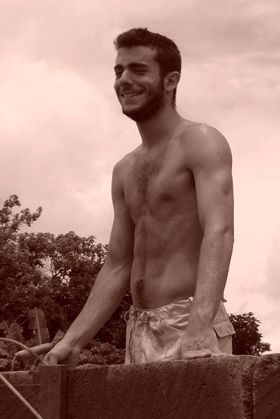 Luca Varcasia volunteering to build a school in Nicaragua